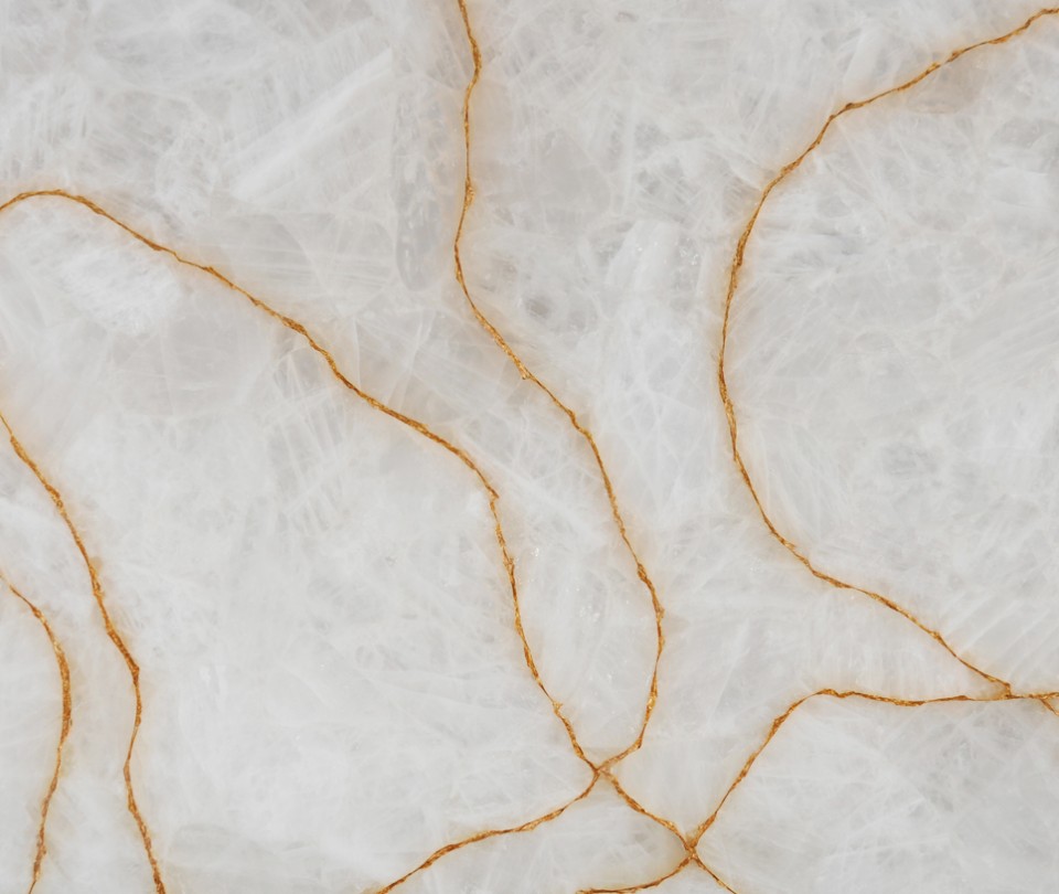QUARTZ WHITE CRYSTAL - WITH GOLD LINES BOTH SIDES IDENTICAL AND POLISHED - Detail